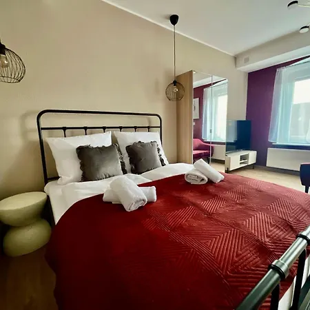 Czerwone Wino 100m Od Szczawno-zdroj Apartment *