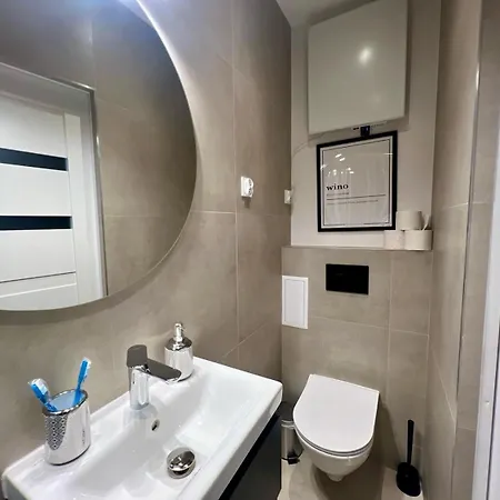 Czerwone Wino 100m Od Szczawno-zdroj Apartment *