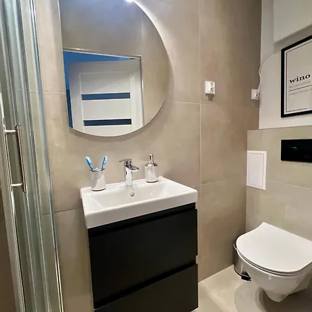 Apartment Czerwone Wino 100m Od Szczawno-zdroj *