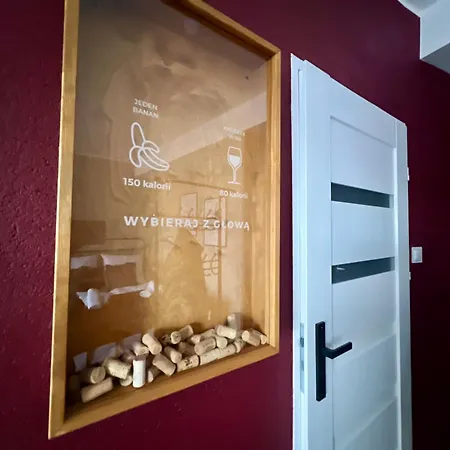 Czerwone Wino 100m Od Szczawno-zdrój *