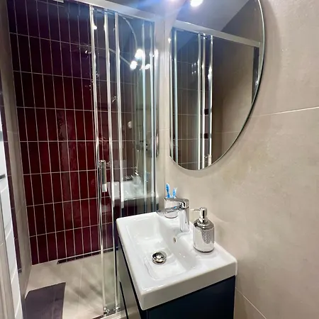 Czerwone Wino 100m Od Szczawno-zdroj Walbrzych