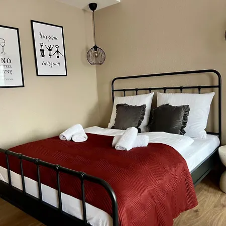 Czerwone Wino 100m Od Szczawno-zdroj Apartment *